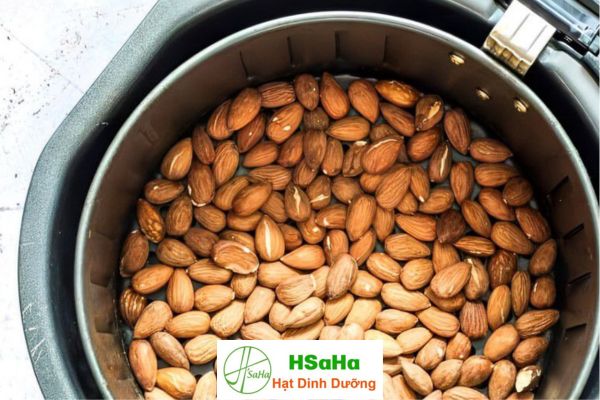 Rang hạt hạnh nhân bằng nồi chiên không dầu rang hạt hạnh nhân bằng nồi chiên không dầu